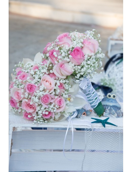 Ανθοδέσμη με ροζ τριαντάφυλλα