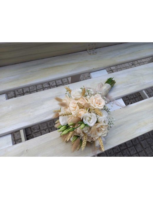 Ανθοδέσμη με τριαντάφυλλα και στάχι